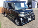 自社整備工場で点検整備をおこなってからお渡ししています。車検が残っている場合は『12ヶ月点検整備』を、車検整備付きの場合は『車検整備』をおこないます。整備費用は車両本体価格に含まれています。