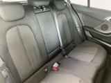 ご納車前に、リア3面にプライバシーフィルムの施行も可能です。荷物の盗難防止、UVカット等の効果があります。プロが選ぶ高耐久、高品質なフィルムは種類も豊富で仕上がりも非常に綺麗です。