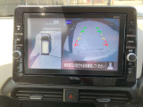 インテリジェント アラウンドビューモニター。上空から見下ろしている様な映像をモニターへ映し出し、スムーズな駐車をサポートします。さらに障害物検知センサー反応すると、警告表示、警告音により注意を促します