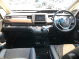 【インパネ全体】手が届きやすく、どなたでも運転しやすいです。シンプルで使いやすい設計になっています!