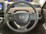 ハンドルにHondaセンシング系のクルーズコントロールやレーンキープアシストなどのスイッチと、オーディオの操作スイッチが装備されています。ハンドルから手を離さず安全に操作できます。