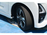 タイヤサイズは165/55R15です。