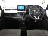 ◆視界広々で非常に運転しやすくロングドライブでも疲れを感じさせないすっきりとまとまったインパネ周りです。