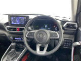 運転席まわりです。 各操作スイッチは使いやすい位置に配置されてます。