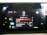 デジタルスピードメーターがセンターに配置され見やすく為っています。