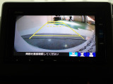 バックも安心のリアカメラ付いています。リアカメラがあると、いつでも安全にバックできますね。死角も減ります。3ビュー切り替え、ガイド線表示なので便利です。
