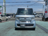 LEDヘッドライト装着車なので、夜間走行も明るく安全な走行をサポートいたします