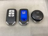 スマートキー付きですからドアロックの開閉およびエンジンスタートが楽々です。電動スライドドアの開け閉めもボタンで操作できます。加えて、純正リモコンエンジンスターター用の操作キーもついています。