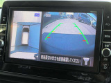 自車を真上から見下ろすように映し出すので周囲の状況が分かるアラウンドビューモニター搭載。フロントカメラとしても使用できます。車庫入れなど苦手な人の頼りになる助っ人です。
