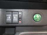 【両側パワースライドドア】両側がパワースライドドアになっており、運転席のスイッチやスマートキーでも開閉が可能です!開口部も広いので乗り降りも楽々♪