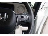 Hondaセンシングの機能のひとつ、アダプティブクルーズコントロール付!アクセルから足を離しても設定したスピードと前車との車間を保ち走行してくれます!車線維持もアシスト☆高速道路で疲労軽減ですね☆