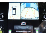 バックギアに入れるとバックカメラの映像がナビに映ります。障害物までの距離もわかりやすいです。