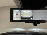 ルームミラーにクリヤーなカメラ映像で後方視界サポート!車両周囲安全確認にも役立つ、アラウンドビューモニター映像 スマート・ルームミラー装備!
