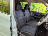 運転席シート廻りは使用感も少なく、良好な状態となっています。前オーナー様が丁寧に使っていたことがよくわかりますね。