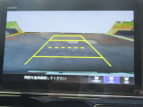 【リアカメラ】リバースに入れるだけで後方の映像が映ります。安全確認や、狭い駐車場での車庫入れ、雨の日や夜間など視界の悪い時に便利です。安全にバックする為には欠かせない装備です。