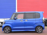 運転席からの視界が広く隅々まではっきりと見渡せます。クルマの前端も把握しやすく安心して運転できます。