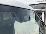 Honda SENSINGレーダーとカメラで危険を検知。複数の先進技術で安心・快適なドライブをサポート。ミリ波レーダーと、単眼カメラなどを融合した高精度な検知機能で、安心・快適な運転を支援します。