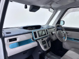 ダイハツのお店では、ダイハツ車を知り尽くしたプロフェッショナルが、専用の診断機器を使って各システムを点検しております。