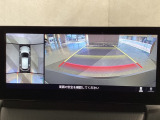 狭い場所での駐車やすれ違いなどでより的確な運転操作に役立つ360&deg;ビューモニターが装備されています。