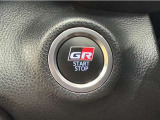 GR専用エンジンスタートボタンです。キーが車内にあれば、エンジンの始動・停止はブレーキを踏んでスイッチを押すだけ!キーを取り出す手間を省き、ワンプッシュでエンジンを操作するので簡単でスムーズです。