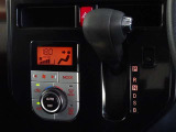 車内を快適に、オートエアコンを装備しています。