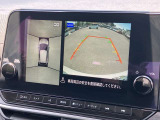 アラウンドビューモニター(全方位カメラ)付きなので、狭い道も車庫入れも丸見えで安心!ソナーで障害物を警告するのでバックが苦手な方も、得意な方も安全度UP!