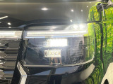 【LEDヘッドライト】悪天候や夜間走行時も良好な視界を確保し安心して運転できる高輝度LEDヘッドライトを装備!点灯速度が早く、消費電力も抑えられています。