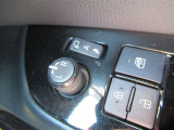 駐車時や狭い道でのすれ違い時に気を使うミラー。電動格納式ドアミラーはそんな時に便利です。