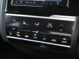 操作部に静電式タッチパネルを採用したフルオート・エアコンディショナー。Honda インターナビ同様、スマートフォン感覚の直感操作を実現しています。