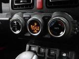 車内の温度管理に便利なオートエアコン☆