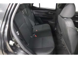 後席シートは分割可倒式。乗せる荷物や乗車人数に合わせて片側ずつ倒すことが出来ます。