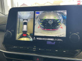 空から見たような映像で駐車ができるアラウンドビューモニター。ひと目でわかるセンサーに前後の衝突被害軽減ブレーキ付き。