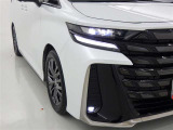 フォグランプ装着車です。暗い夜道の車両前方を明るく照らします