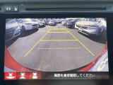 車庫入れ時に安心のバックカメラがついています。