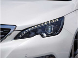 【ヘッドライト】省電力で長寿命の明るく運転しやすいLEDヘッドランプです。明るく照らすので暗い夜道からお客様を守ってくれます。