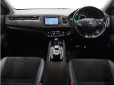 ◆視界広々で非常に運転しやすくロングドライブでも疲れを感じさせないすっきりとまとまったインパネ周りです。