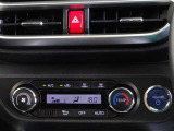 車内を快適に、オートエアコンを装備しています。