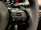 【アダプティブ・クルーズ・コントロール】予め設定した車速内でクルマが自動的に加減速。 前走車との適切な車間距離を維持しながら追従走行し、高速道路でのドライバーの疲労を軽減してくれる嬉しい機能付♪