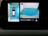 アラウンドモニター 白線や駐車車両をナビ及びルームミラーに表示 駐車している車両との位置関係も一目で分かって安心です