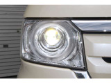 LEDヘッドライトで夜間の視認性も高く、更にオートライト搭載で、車外の明るさを感知し自動でライトを点消灯します。またエンジンOFFにすれば一緒に消灯し、消し忘れやトンネル走行時などに非常に重宝します!