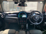 弊社お客様より頂いた下取車やデモカーが在庫の多くを占めています。車の経歴や整備記録が分かり、ご安心してお車をお選び頂ける正規ディーラーならではのラインナップでございます。