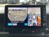 フロントカメラ装備です。運転席から見づらいバンパー下部を映します。