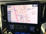 【BIG-X11インチナビ】人気の大画面BIG-Xナビを装備。専用設計で車内の雰囲気にマッチ!ナビ利用時のマップ表示は見やすく、テレビやDVDは臨場感がアップ!いつものドライブがグッと楽しくなります♪