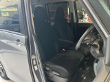 運転席まわりです。運転席からの視界が左右に広く隅々まではっきりと見渡せます!クルマの前端も把握しやすく安心して運転できます!