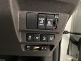 【両側パワースライドドア】です。リモコンや運転席のスイッチ操作で楽々自動開閉。
