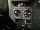 左右独立温度コントロールフルオートエアコンです。運転席、助手席それぞれで独立して温度設定ができます。冷え性の方が乗っても安心ですね♪
