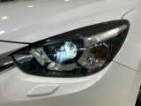 【LEDヘッドライト】悪天候や夜間走行時も良好な視界を確保し安心して運転できる高輝度LEDヘッドライトを装備!点灯速度が早く、消費電力も抑えられています。
