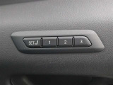 ポジションメモリー付シートです。シートやステアリング、ドアミラーの位置を記録しておくことが出来るのでご家族や複数の方で車を乗られる方には便利な機能です。