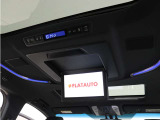 【電動後席モニター】JBLサウンド専用!電動開閉後席フリップダウンモニターです。5.1chサウンド対応、17スピーカーの専用音響システムとなり、人気の装備になります。