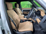 質感の高いシートでございます。使用感が出やすい運転席ですが、綺麗な状態を保っております。前席の状態は内装の状態を見る大きなポイントになると思いますので、是非一度、実際にご覧くださいませ。